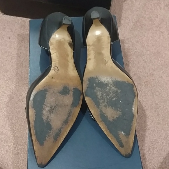 AK Anne Klein Black leather  9 1/2 - Picture 2 of 6